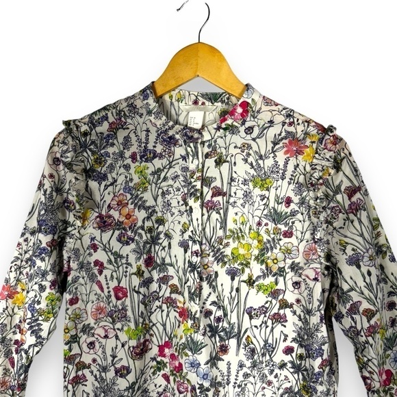 4 for $20 SALE! H&M Ruffle Shoulder Collarless Button Top, Wildflower Multi, 8 - Picture 2 of 9